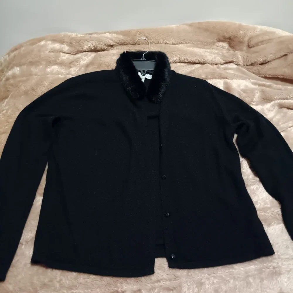 Norton Mcnauction Black blouse - Picture 2 of 7